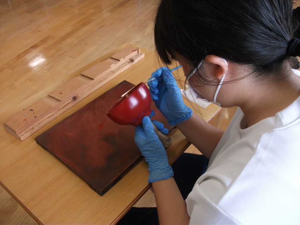 秋田公立美術大学ものづくりデザイン専攻 漆椀制作体験展示 「作って楽しい使って嬉しい漆椀」開催(11/14~11/22) 秋田公立美術大学 秋田公立美術大学ものづくりデザイン専攻 漆椀制作体験展示 「作って楽しい使って嬉しい漆椀」開催(11/14~11/22) 秋田公立美術大学